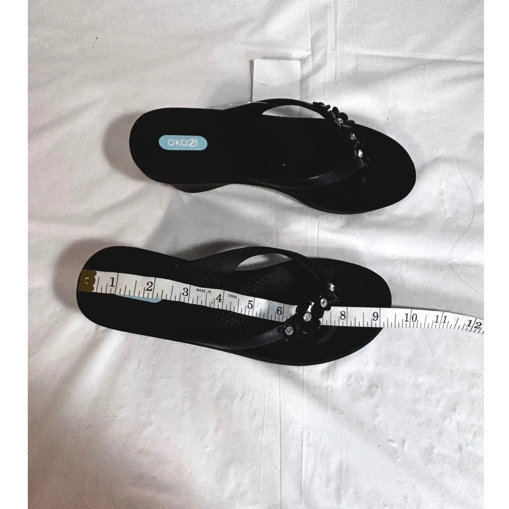 Oka-B Womens Black Floral Rhinestone Wedge Flip Flop Sandals NWT Size S 5.5-6.5